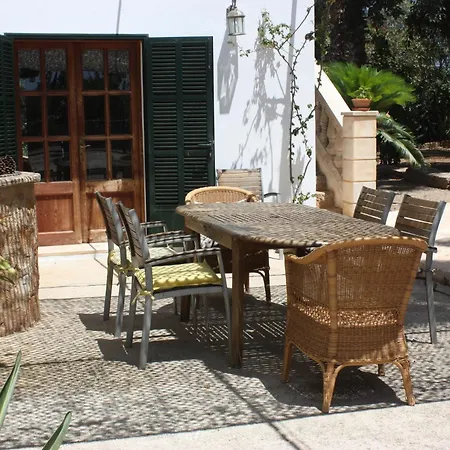 Marilen Villa *